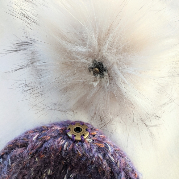 NWT Anthropologie Pom Beanie + 2 poms - Picture 6 of 8